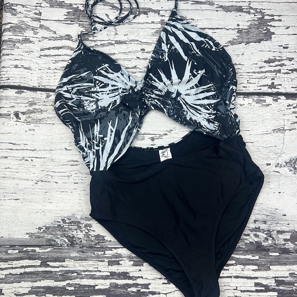 Fabletics - Brielle One Piece - Size Medium - image 3